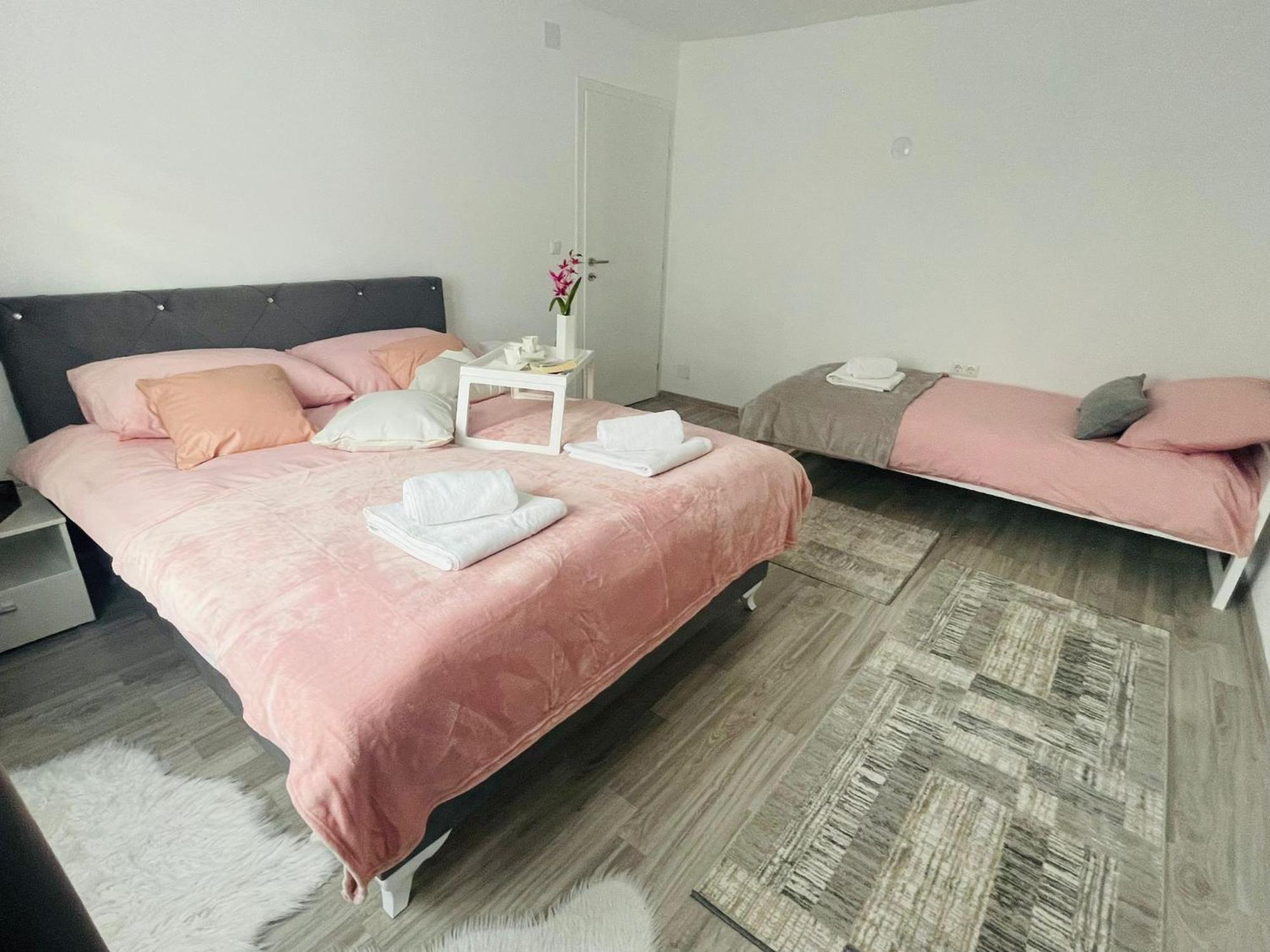 Apartment Zara Bihać Екстериор снимка