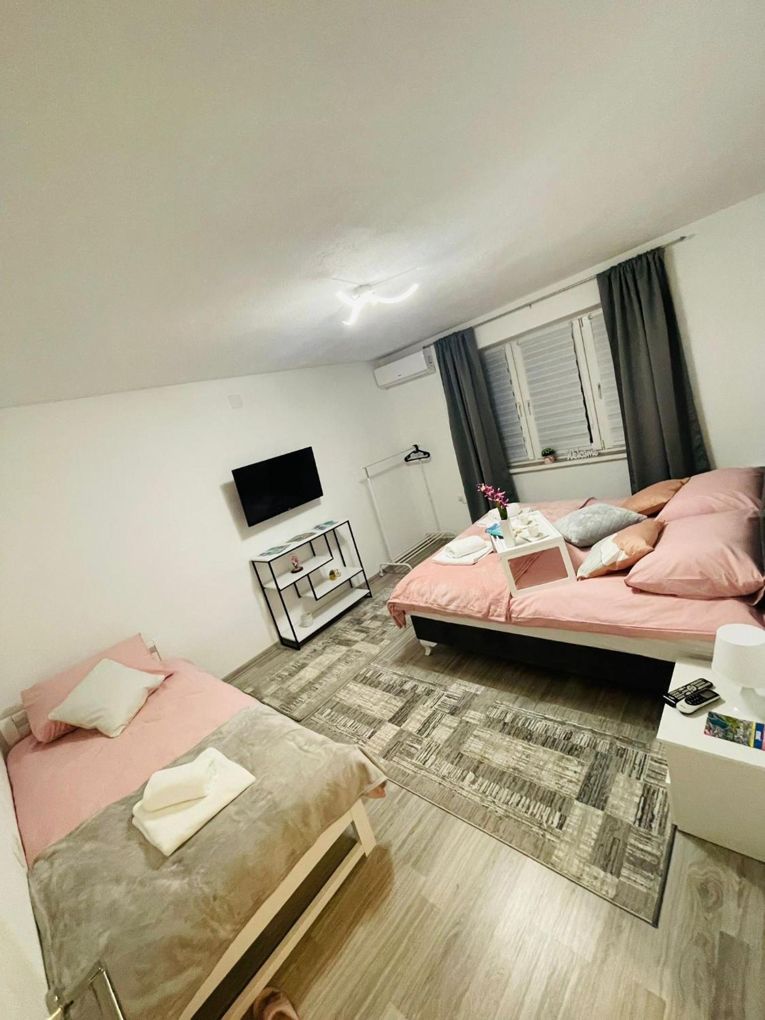 Apartment Zara Bihać Екстериор снимка